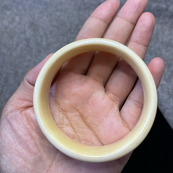 SOLD Real Ivory bangle - Picture 7 of 13